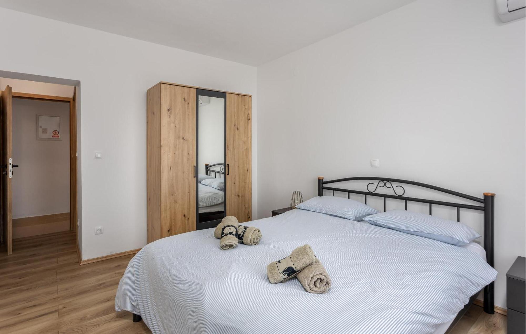 Gorgeous Apartment In Brsec With Kitchen 외부 사진