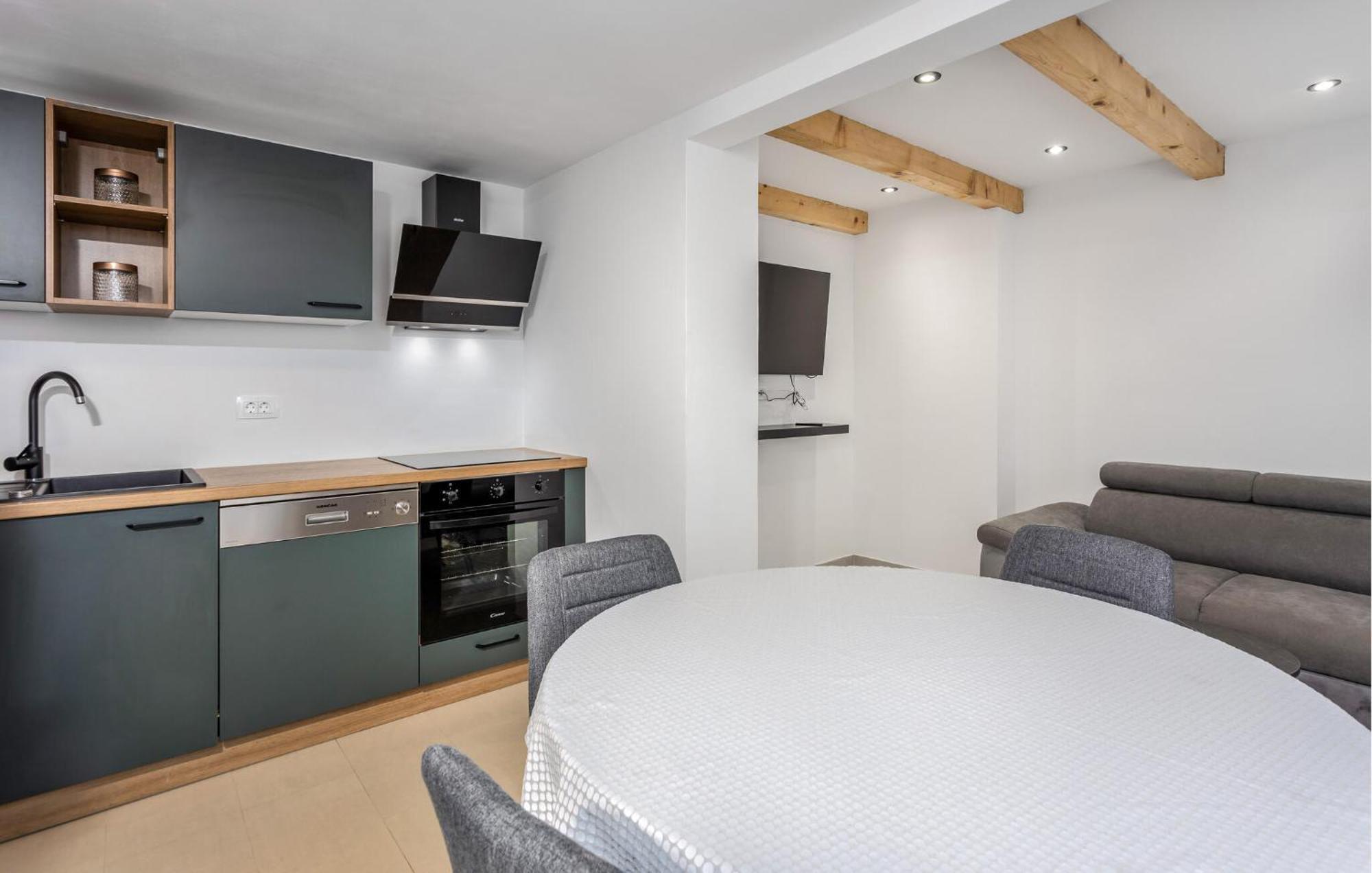Gorgeous Apartment In Brsec With Kitchen 외부 사진