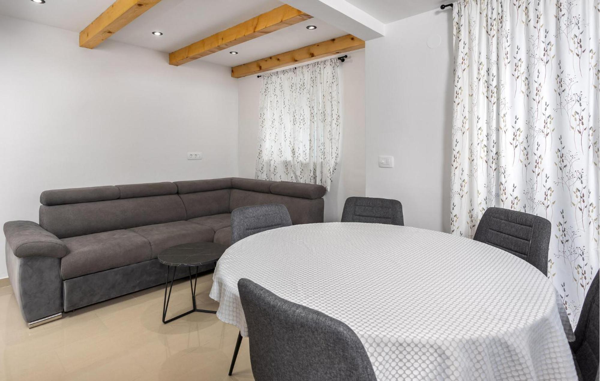 Gorgeous Apartment In Brsec With Kitchen 외부 사진