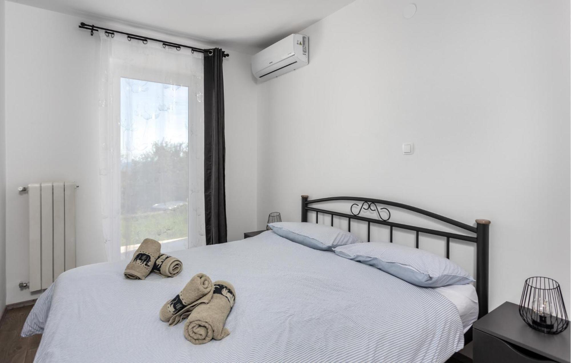Gorgeous Apartment In Brsec With Kitchen 외부 사진