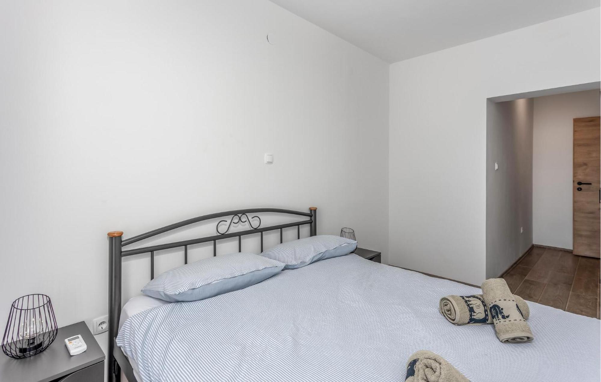 Gorgeous Apartment In Brsec With Kitchen 외부 사진